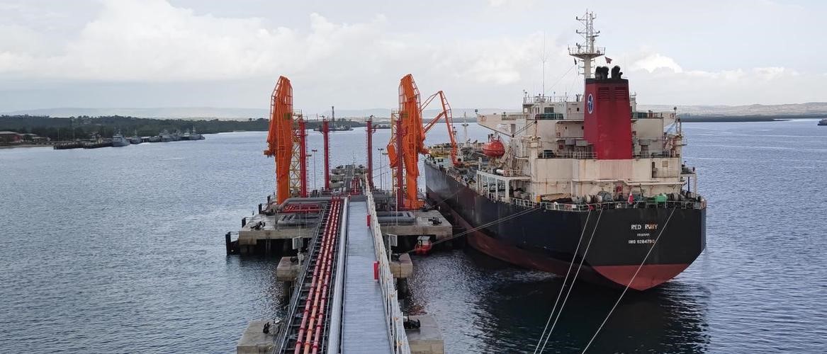 嚴密的靠岸準備及防油索預先設置